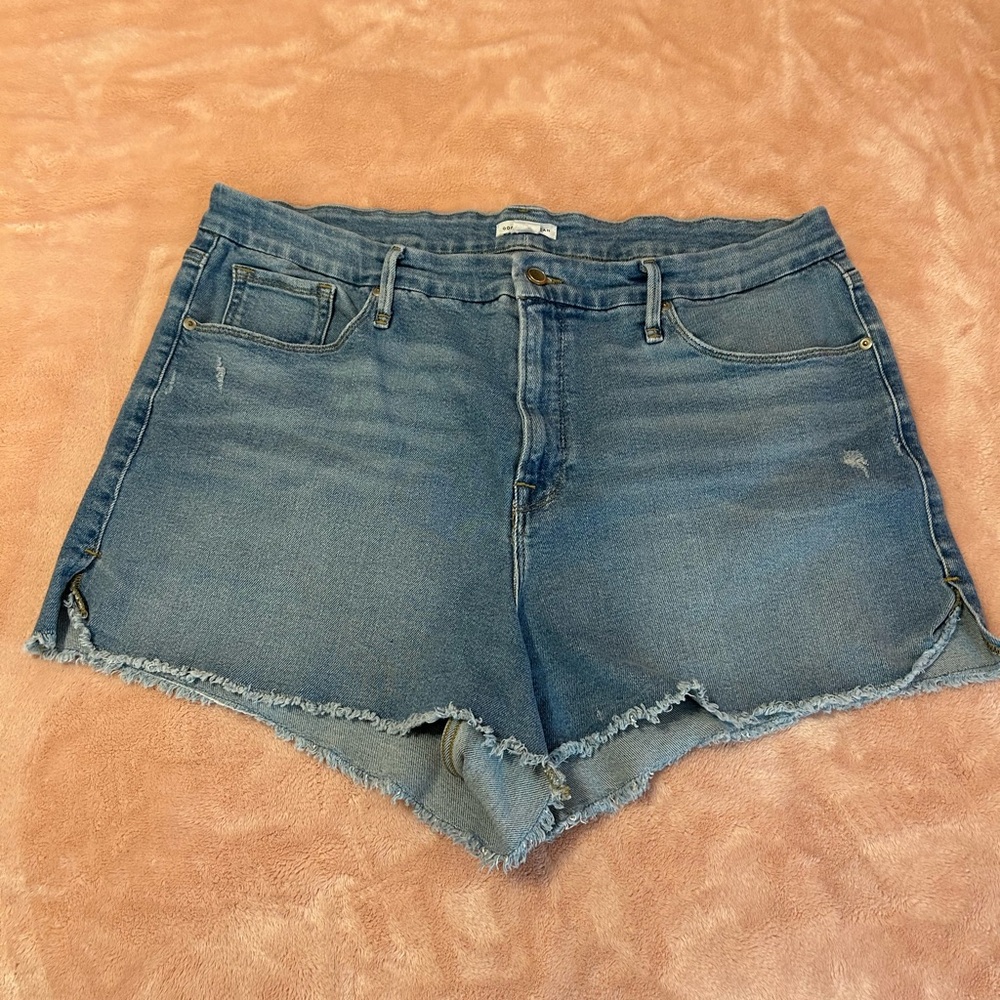 Good American Blue Jean Shorts High-Waisted Frayed Hem